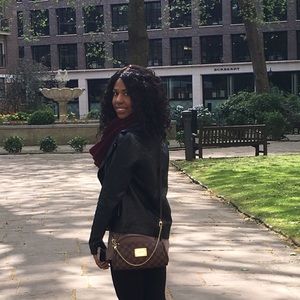 Meet your Posher, Simone